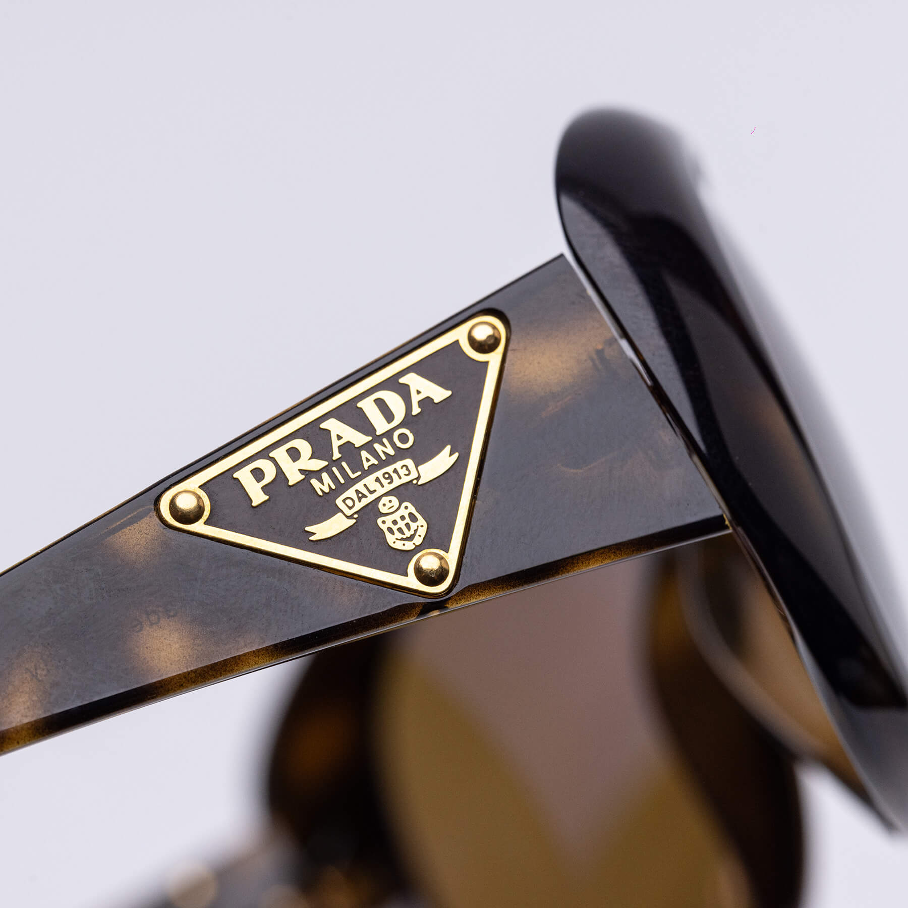 Monture solaire vintage Prada SPR 27L 2000s — Seconde Édition Montréal 6