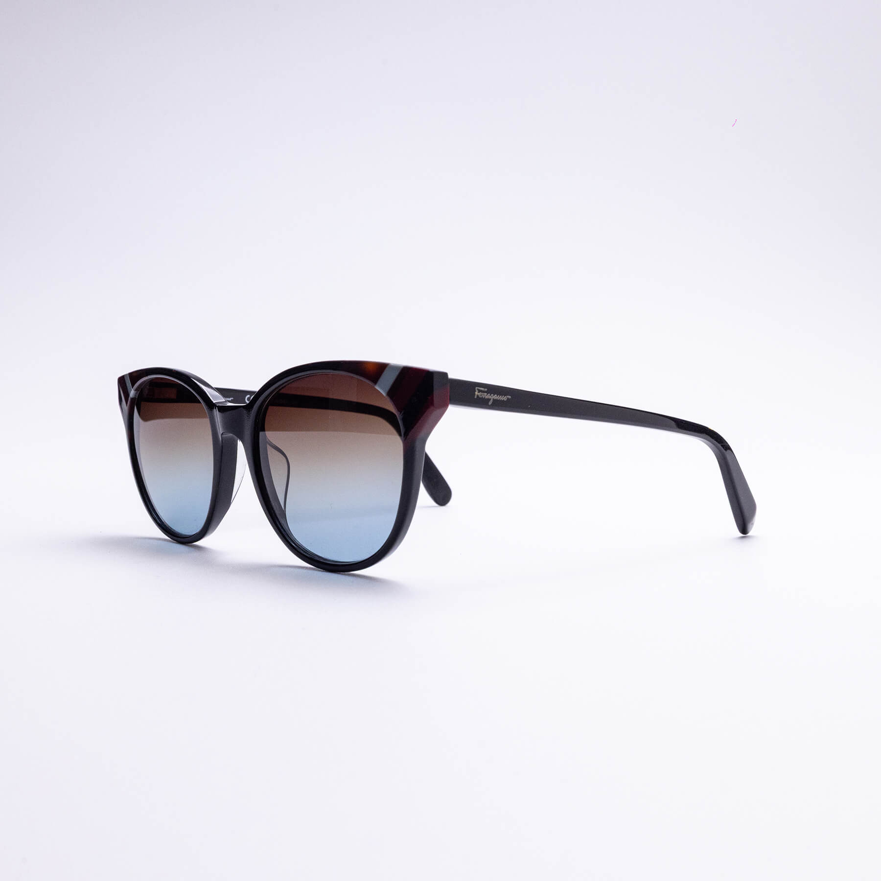 Monture solaire vintage Salvatore Ferragamo SF2796 2010s — Seconde Édition Montréal 2