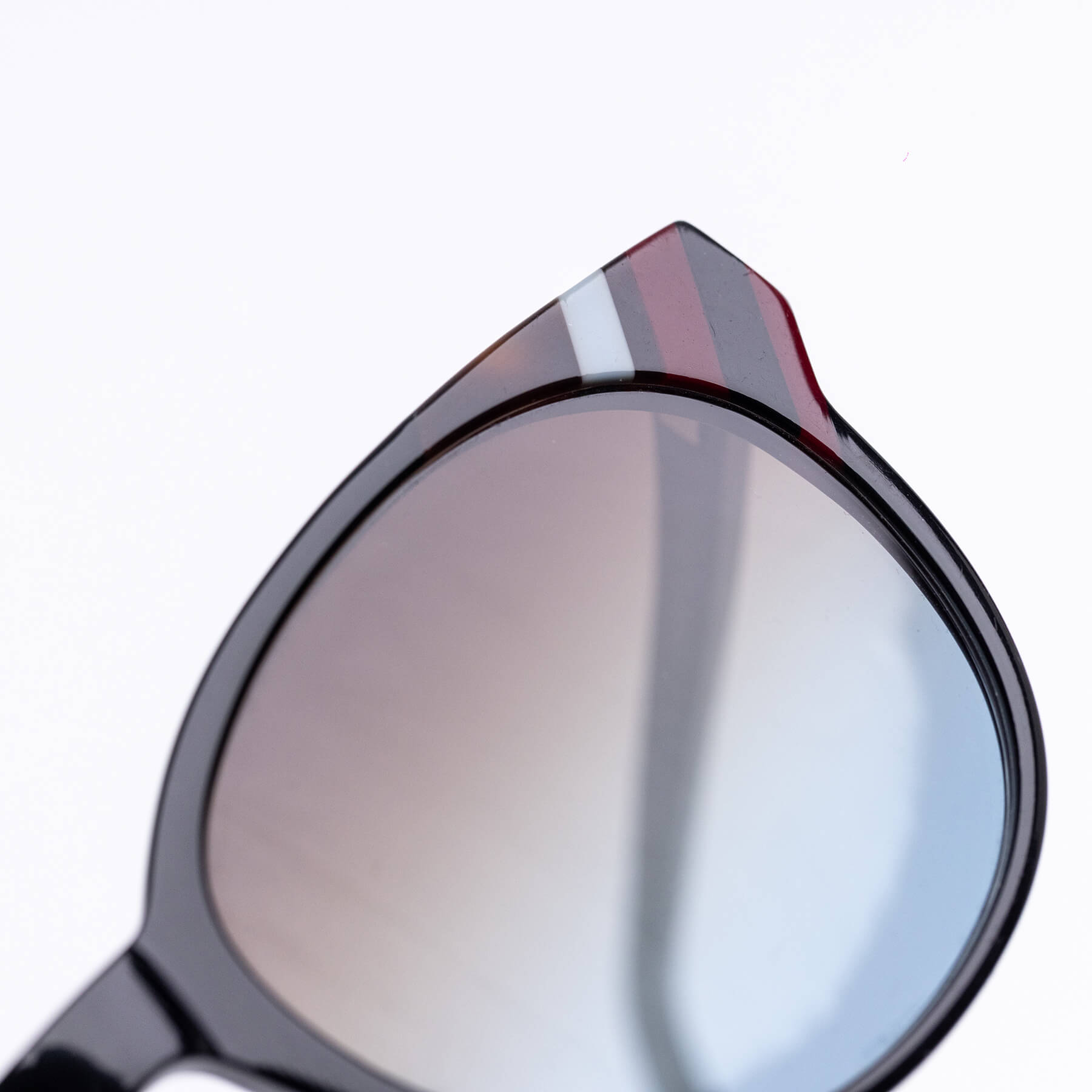 Monture solaire vintage Salvatore Ferragamo SF2796 2010s — Seconde Édition Montréal 6