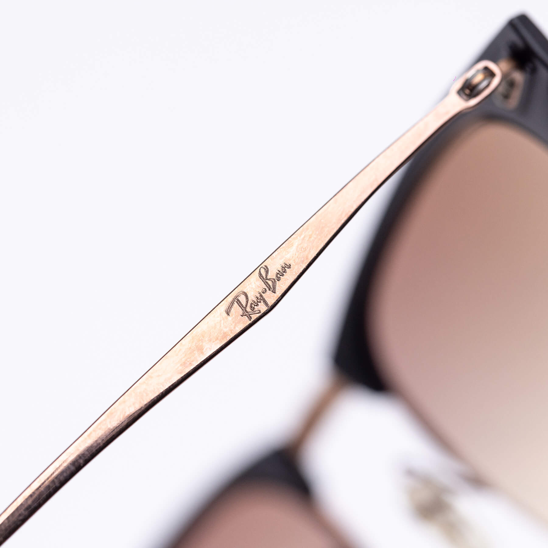 Monture solaire vintage Ray-Ban RB 8056 2010s — Seconde Édition Montréal 6